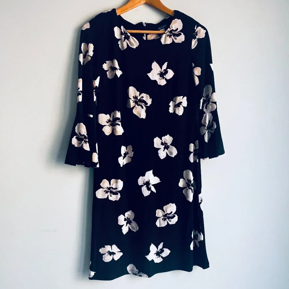 2/$30 Tommy Hilfiger Bell Sleeved Floral Dress Size 6 - Picture 1 of 4